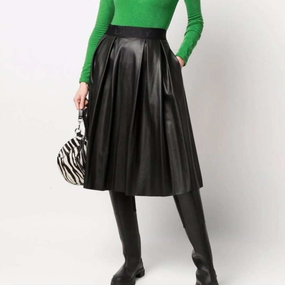 DKNY Black Pleated Faux Leather Skirt Elastic Waist Flare Size Xsmall